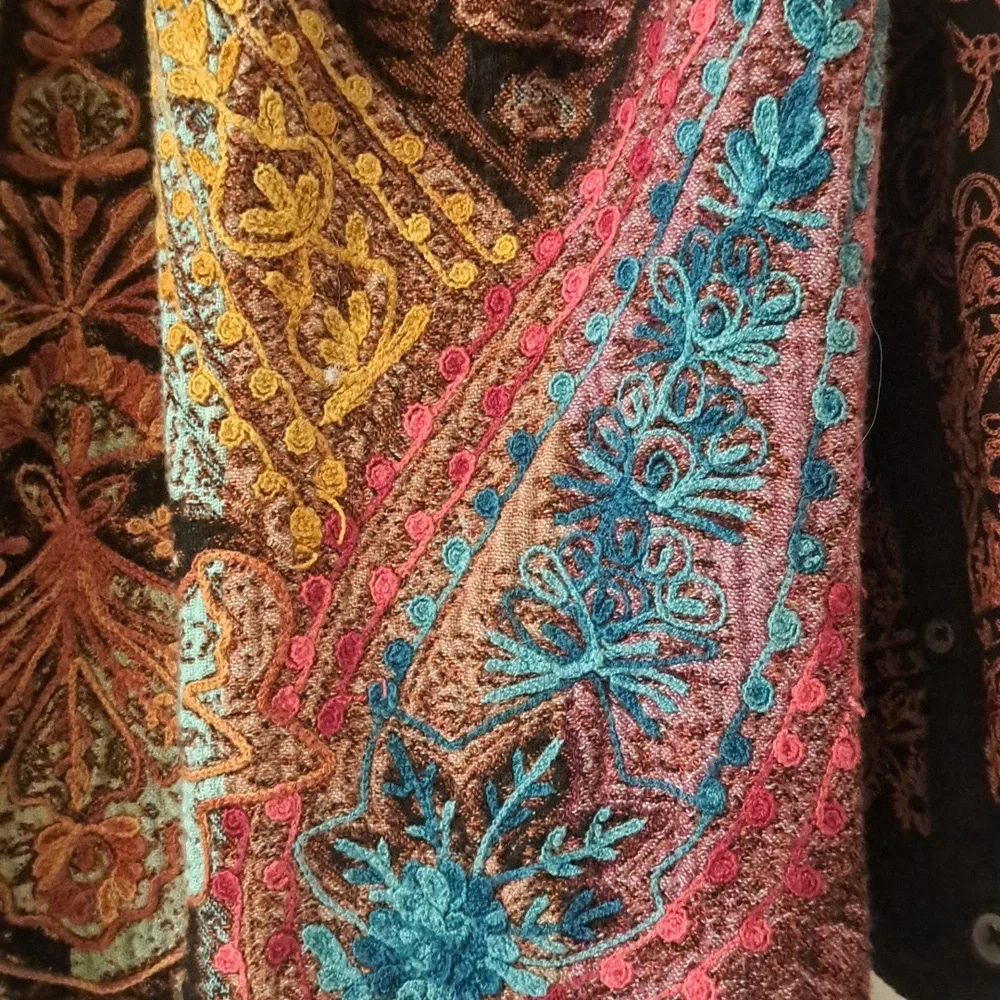 John Mark Black & Multi Color W/ Embroidered Detail Slit Side Schaket SzL EUC - Picture 7 of 11